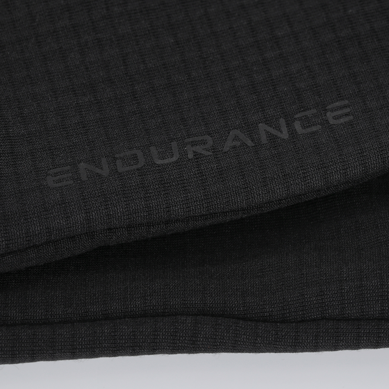 ENDURANCE Nevier Gloves på