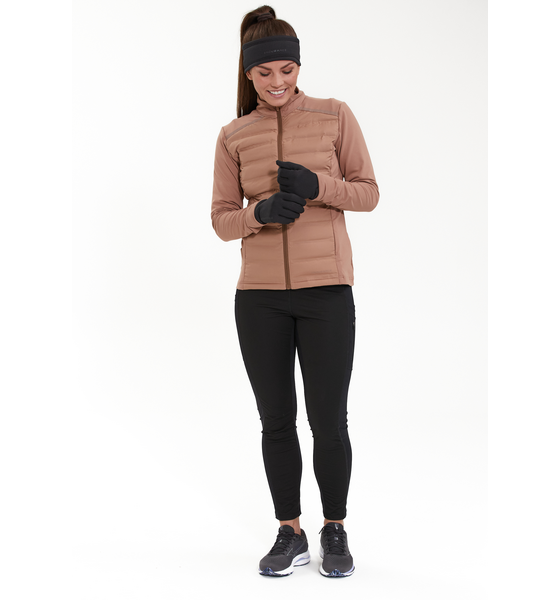 ENDURANCE Nevier Gloves på