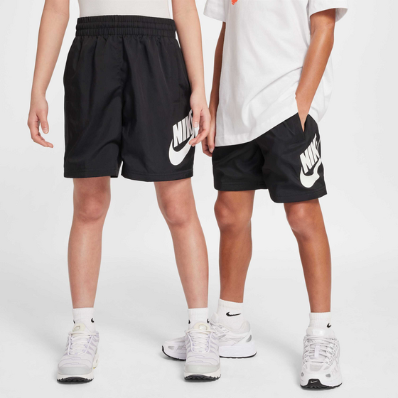 NIKE Older Kids' 15cm (approx.) Woven Shorts Sportswear Club på