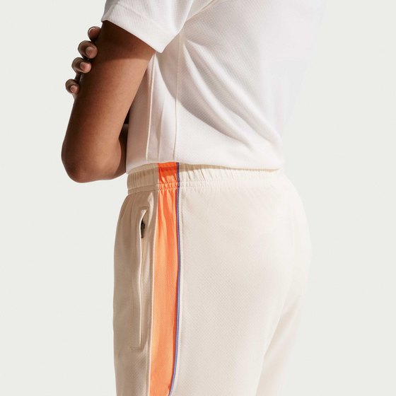 NIKE Older Kids' Dri-fit Football Shorts Strike på