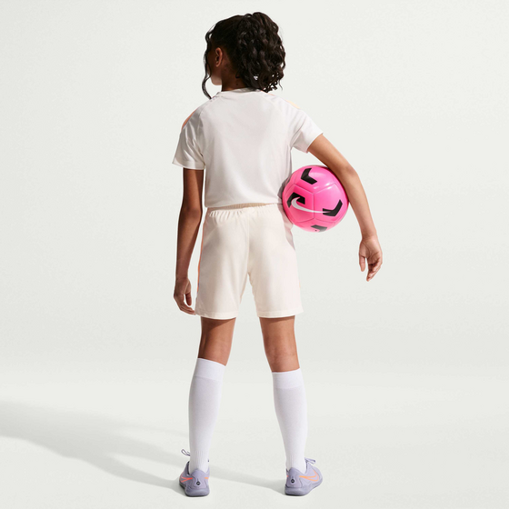 NIKE Older Kids' Dri-fit Football Shorts Strike på
