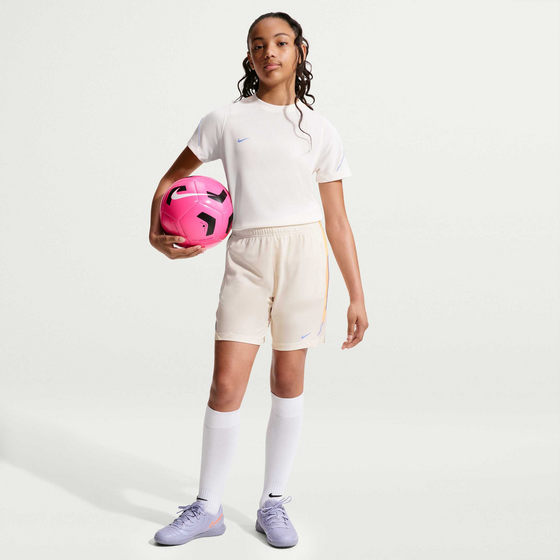 NIKE Older Kids' Dri-fit Football Shorts Strike på