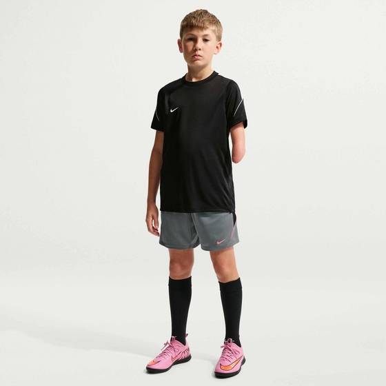 NIKE Older Kids' Dri-fit Football Shorts Strike på