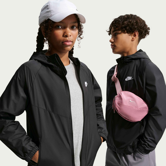 NIKE Older Kids' Hooded Repel Jacket Sportswear Windrunner på