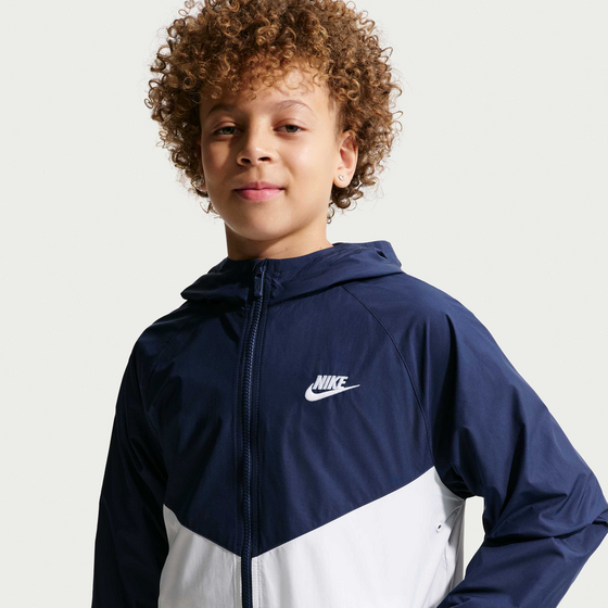 NIKE Older Kids' Hooded Repel Jacket Sportswear Windrunner på