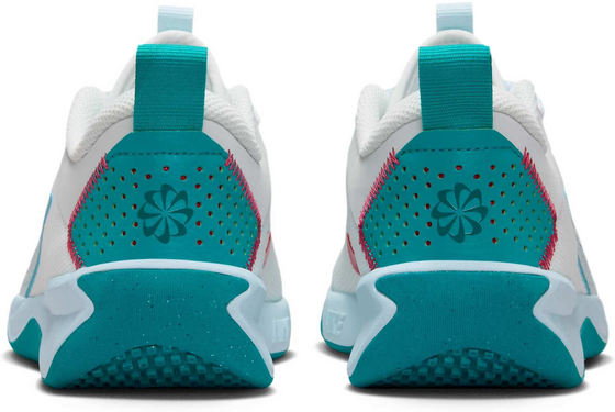 NIKE Older Kids' Indoor Court Shoes Omni Multi-court på