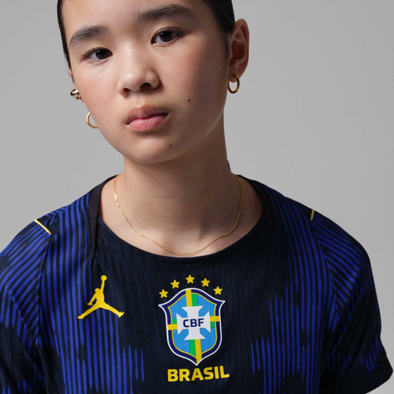 JORDAN Older Kids' Jordan Aero-fit Football Authentic Shirt Brazil 2026 Match Away på