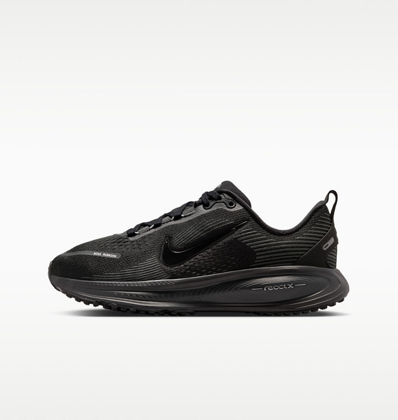 NIKE Older Kids' Road Running Shoes Vomero 18 på