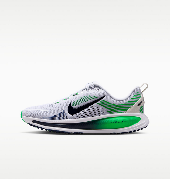 NIKE Older Kids' Road Running Shoes Vomero 18 på