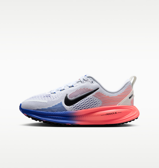 NIKE Older Kids' Road Running Shoes Vomero 18 på