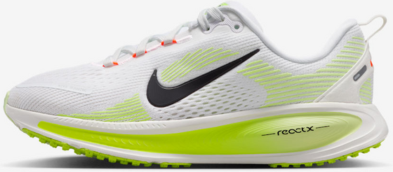 NIKE Older Kids' Road Running Shoes Vomero 18 på