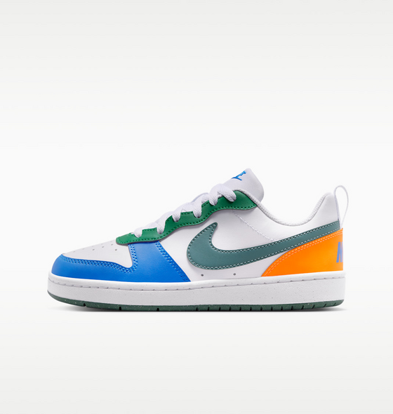 NIKE J Court Borough Low Rec Gs på