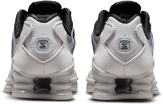 NIKE Older Kids' Shoes Shox Tl på