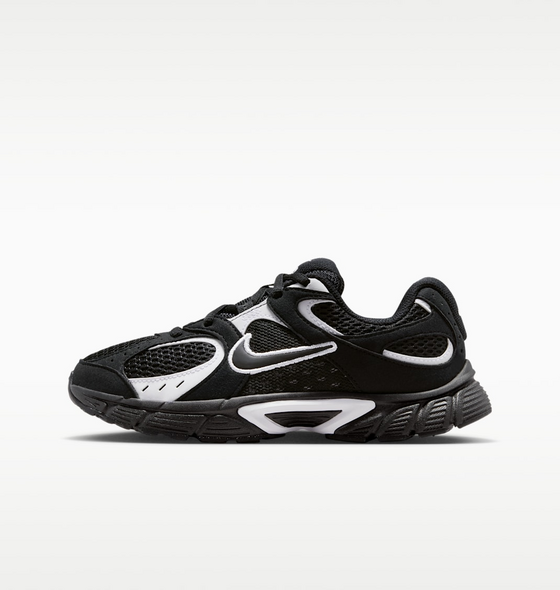 NIKE Older Kids' Shoes V5 Runner Suede på