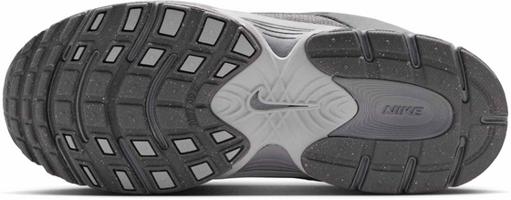 NIKE Older Kids' Shoes V5 Runner Suede på