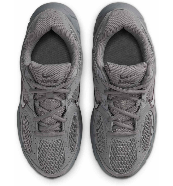 NIKE Older Kids' Shoes V5 Runner Suede på