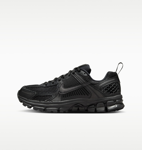 NIKE Older Kids' Shoes With Reflective Design Accents Vomero 5 på
