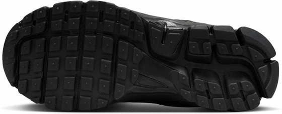 NIKE Older Kids' Shoes With Reflective Design Accents Vomero 5 på