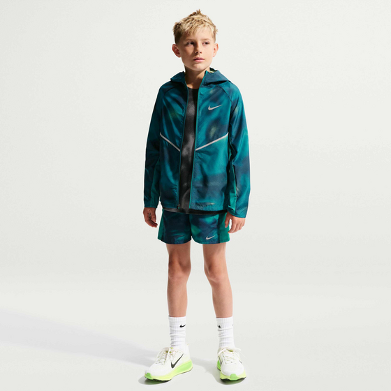 NIKE Older Kids' Uv + Repel Jacket Miler på