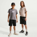 NIKE Older Kids' Woven Cargo Shorts Sportswear Club på