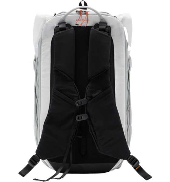 PEAK DESIGN Outdoor Backpack 25l på