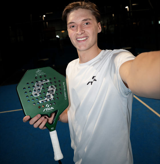 STIGA Padel Racket 18k X Hard Adam Edition Cybershape på