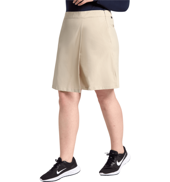 TUXER Sophia Skorts på