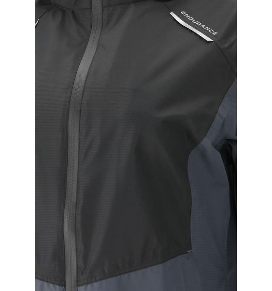ENDURANCE Vanda Jacket på