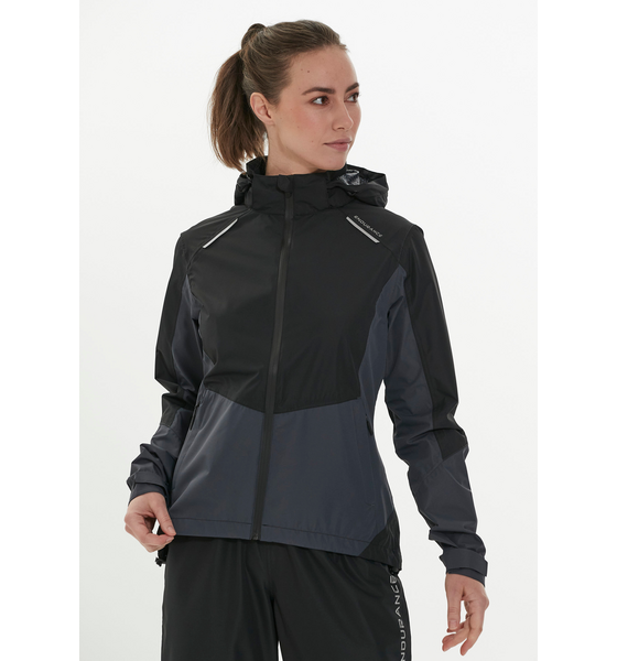 ENDURANCE Vanda Jacket på