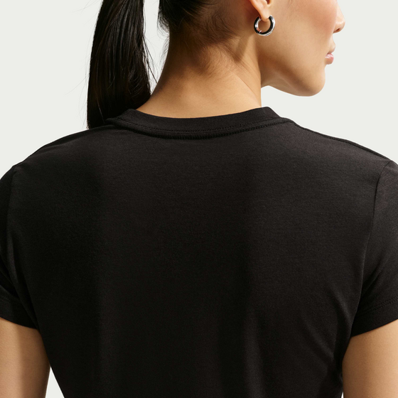 NIKE Women's Cropped T-shirt Sportswear Chill Knit på