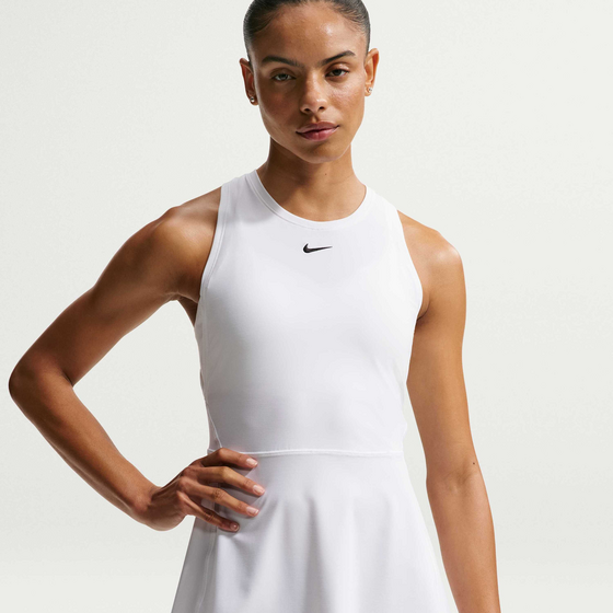 NIKE Women's Dress Victory på