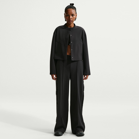 NIKE Women's Dri-fit Loose-fit Cropped Jacket 24.7 Perfectstretch på