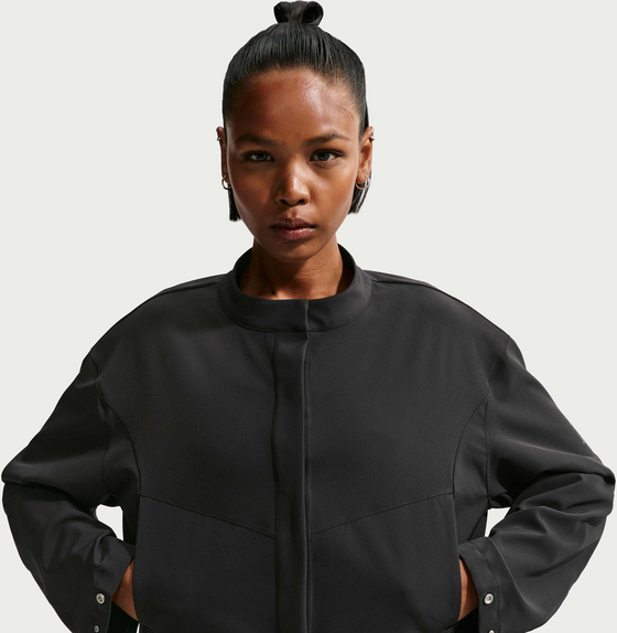 NIKE Women's Dri-fit Loose-fit Cropped Jacket 24.7 Perfectstretch på