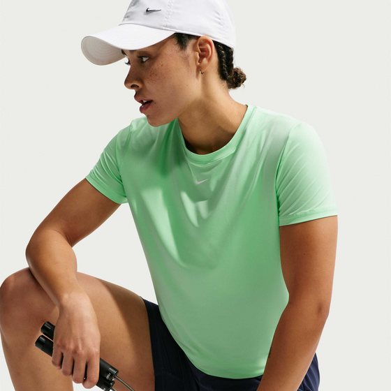 NIKE Women's Dri-fit Short-sleeve Top One Classic på