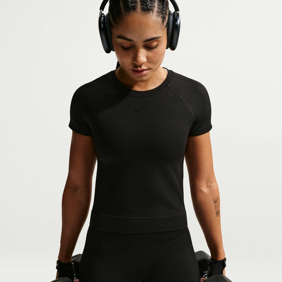 NIKE Women's Dri-fit T-shirt Pro Seamless på