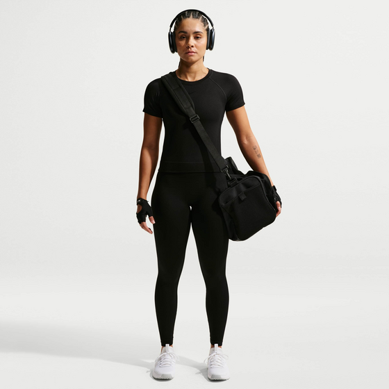 NIKE Women's Dri-fit T-shirt Pro Seamless på