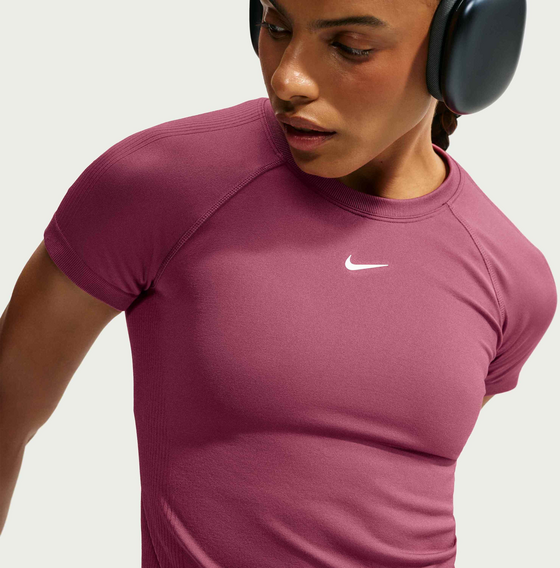 NIKE Women's Dri-fit T-shirt Pro Seamless på