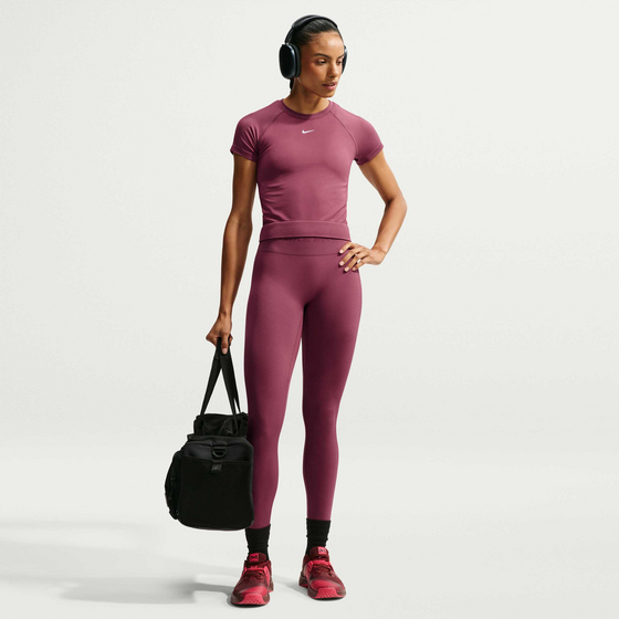 NIKE Women's Dri-fit T-shirt Pro Seamless på