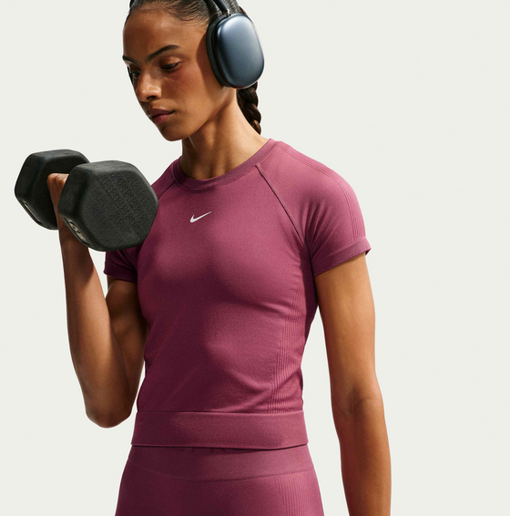 NIKE Women's Dri-fit T-shirt Pro Seamless på