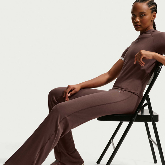 NIKE Women's Flared Trousers Sportswear på