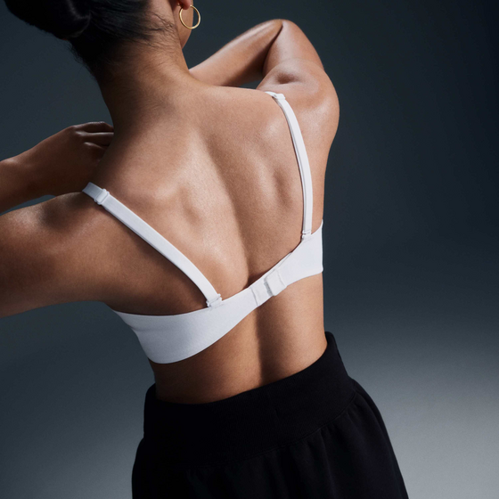 NIKE Women's Light-support Padded Convertible Sports Bra Alate Minimalist på