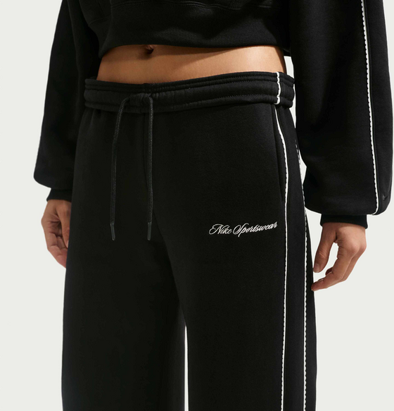 NIKE Women's Mid-rise Wide-leg Trousers Studio Fleece Medium Weight 'graphic Pack' på