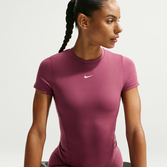 NIKE Women's One Fitted på