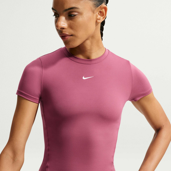 NIKE Women's One Fitted på
