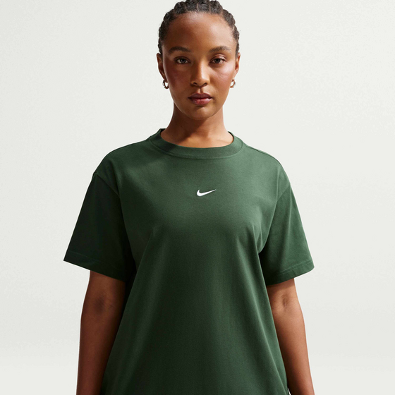 NIKE Women's Oversized T-shirt Sportswear Classic på