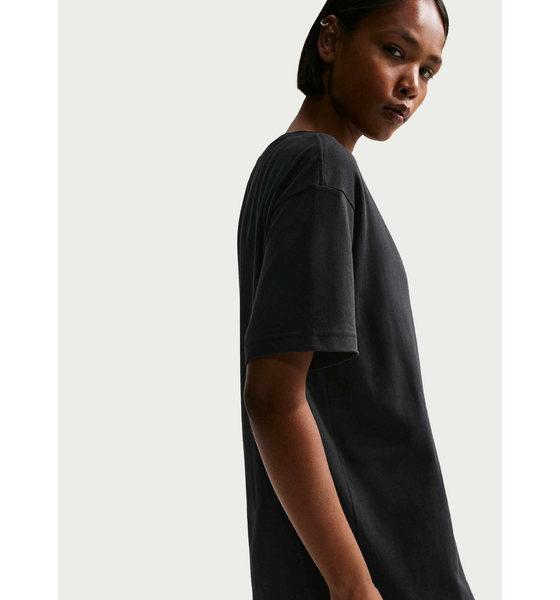 NIKE Women's Oversized T-shirt Sportswear Classic på