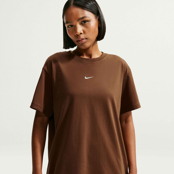 NIKE Women's Oversized T-shirt Sportswear Classic på