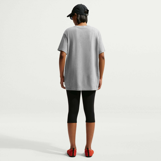 NIKE Women's Oversized T-shirt Sportswear Classic på