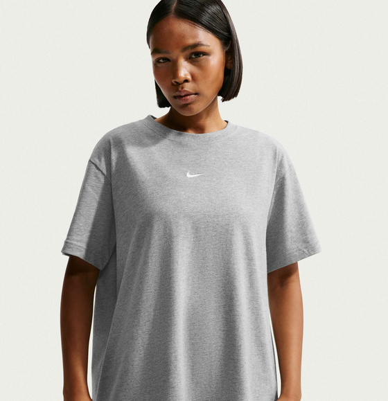 NIKE Women's Oversized T-shirt Sportswear Classic på
