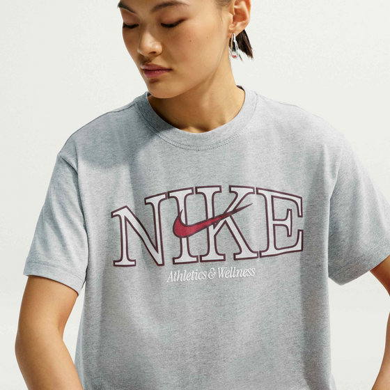 NIKE Women's Oversized T-shirt Sportswear Classic på